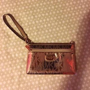 MOVING SALE ⚠️ rose gold Michael Kohrs wristlet